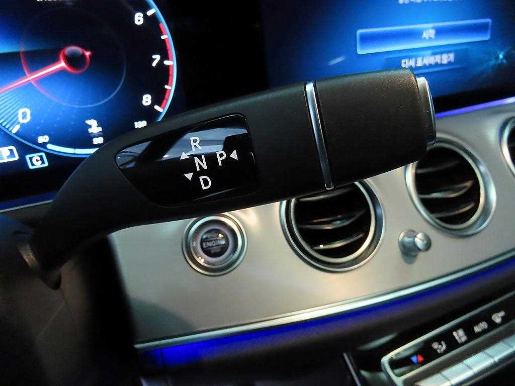 Mercedes Benz E class - Vista 12