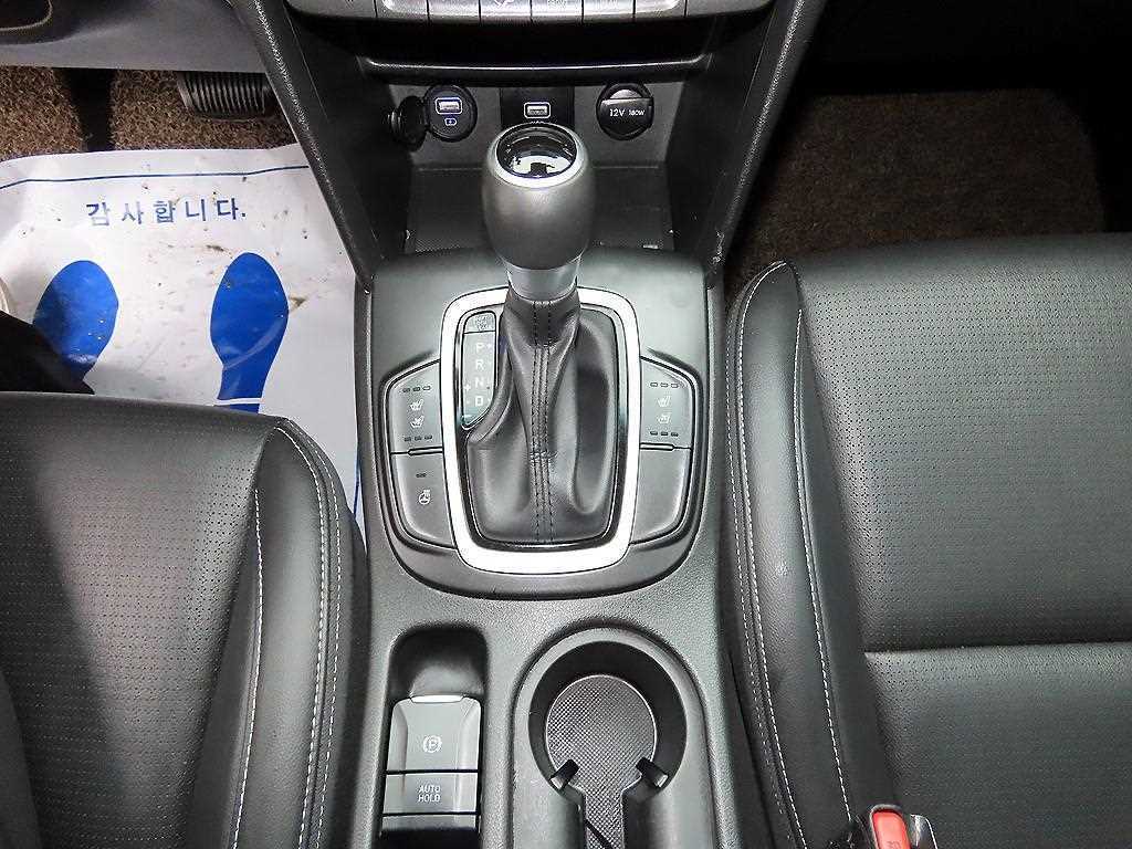 HYUNDAI Kona - Vista 11