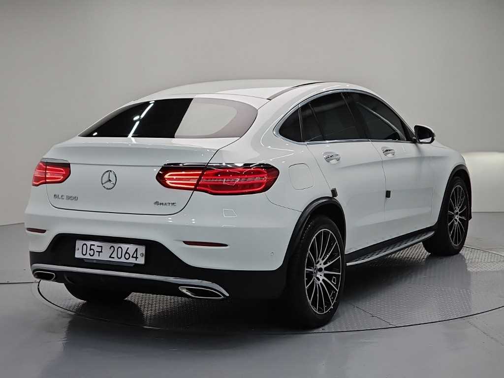 Mercedes Benz GLC Class - Vista 4