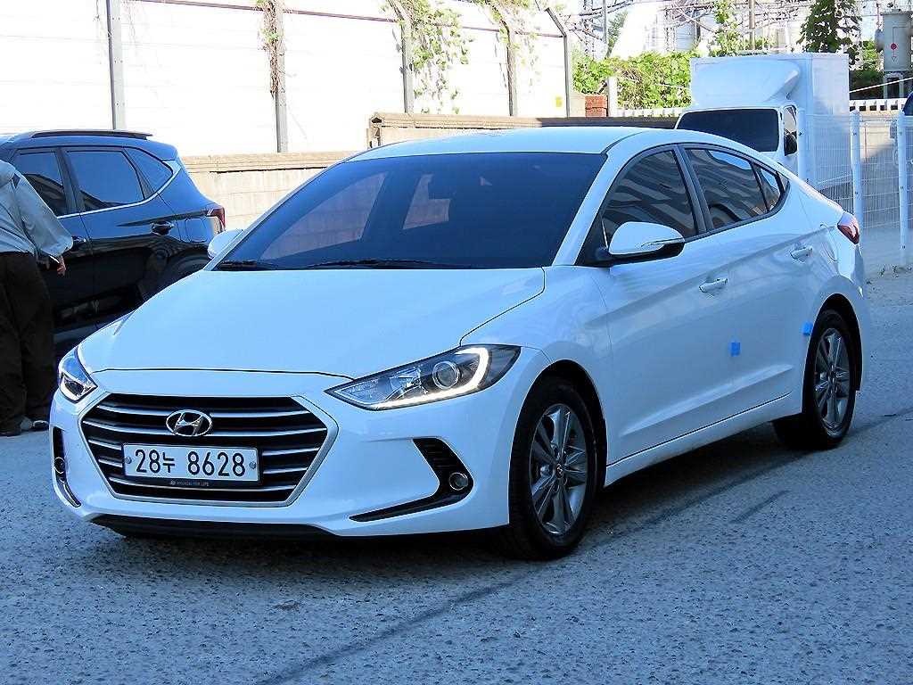 HYUNDAI Avante - Vista 2