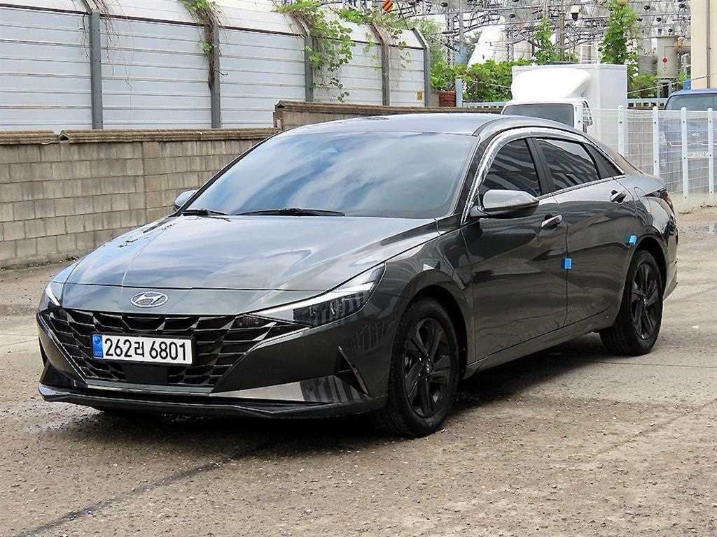 HYUNDAI Avante - Vista 2