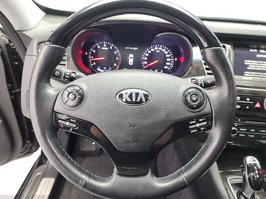 KIA K9 - Vista 9