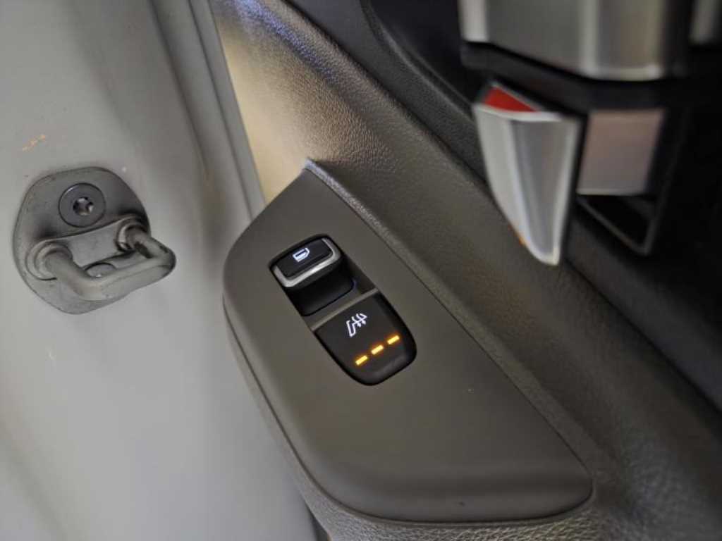 KIA Carnival - Vista 12