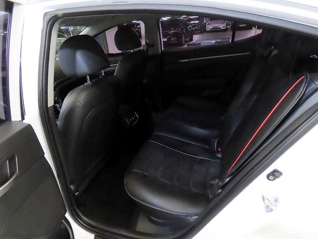 HYUNDAI Avante - Vista 7