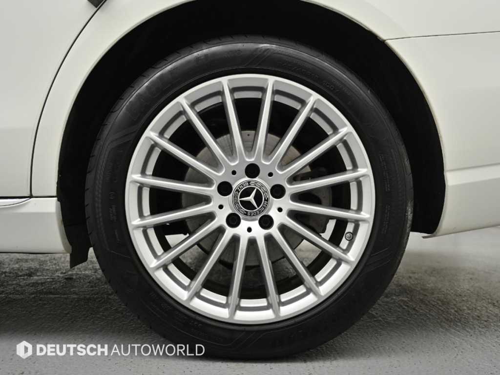 Mercedes Benz E class - Vista 5