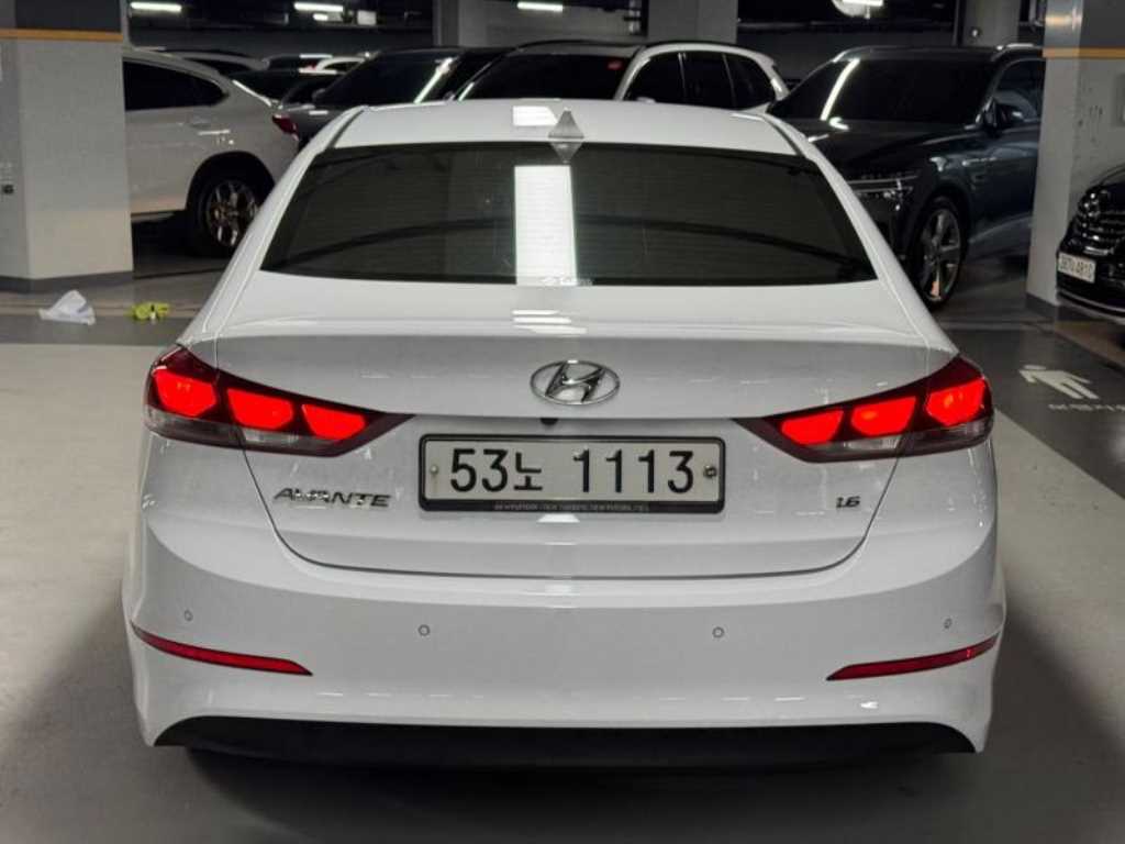HYUNDAI Avante - Vista 4
