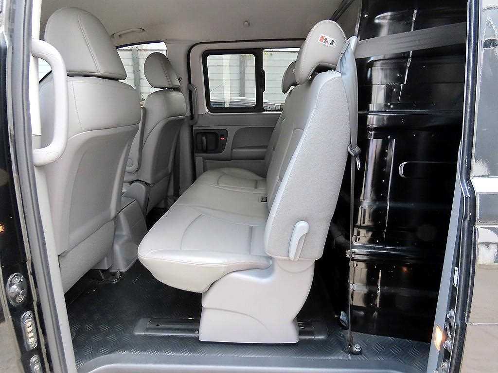 HYUNDAI Starex - Vista 6
