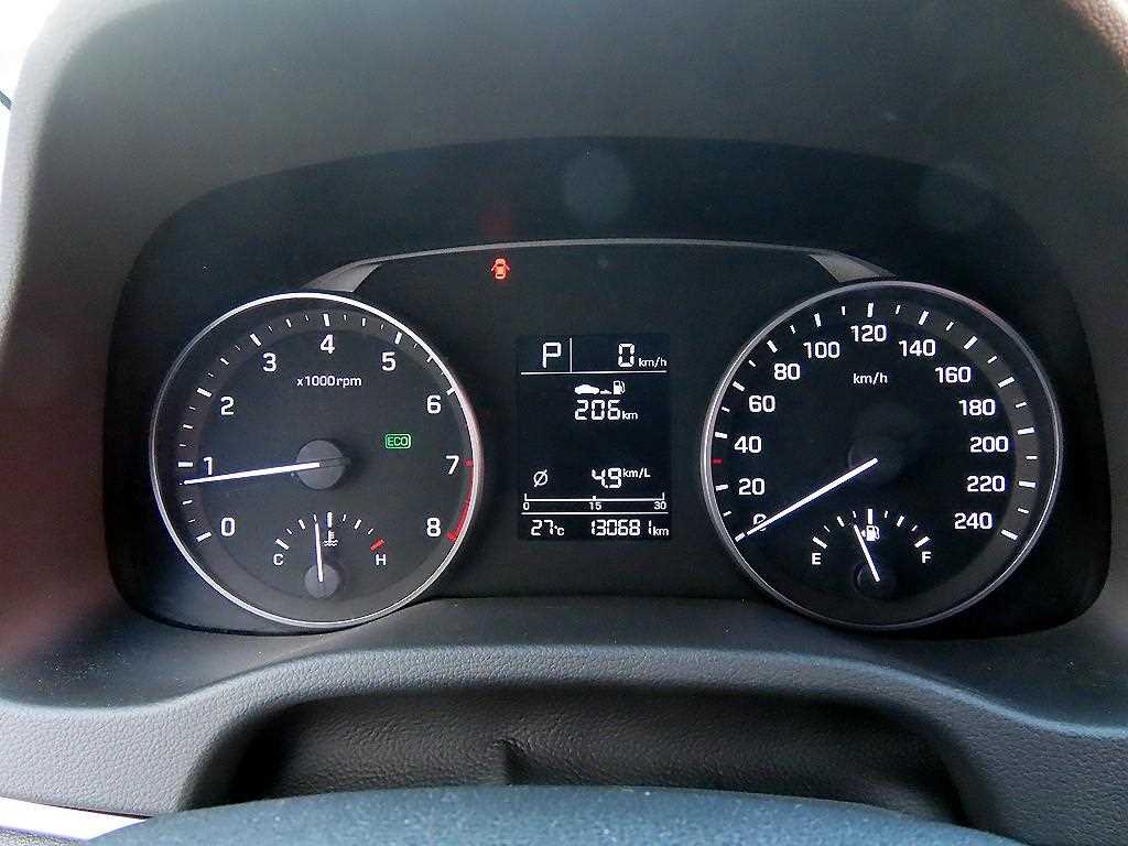 HYUNDAI Avante - Vista 9