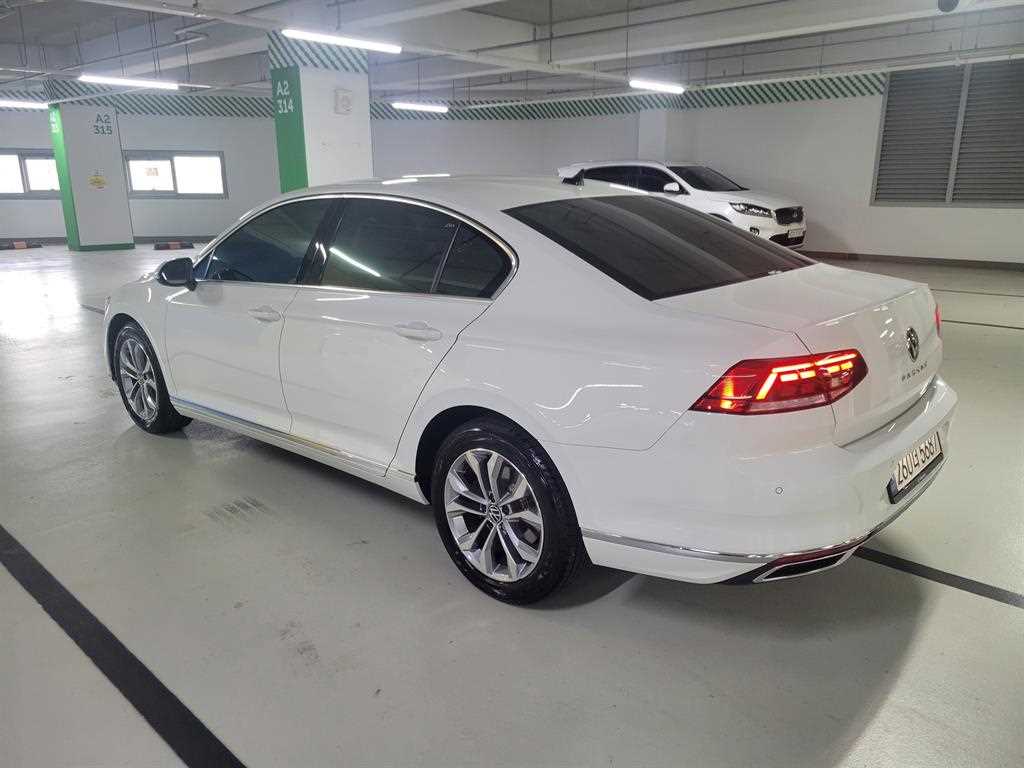 Volkswagen Passat - Vista 4