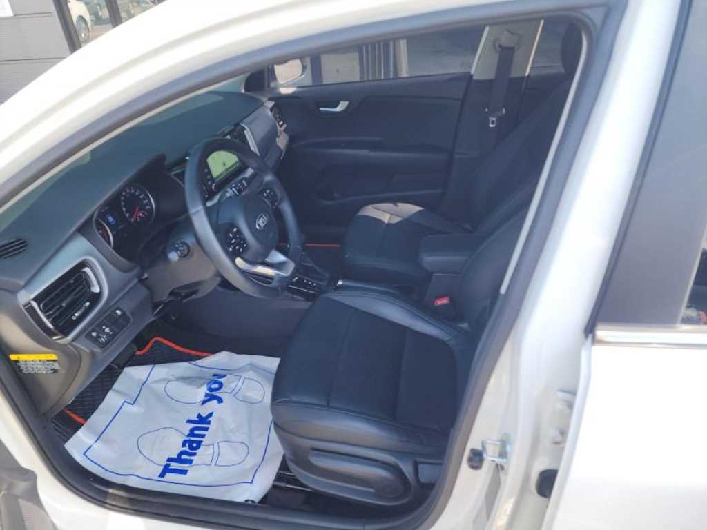 KIA Stonic - Vista 8