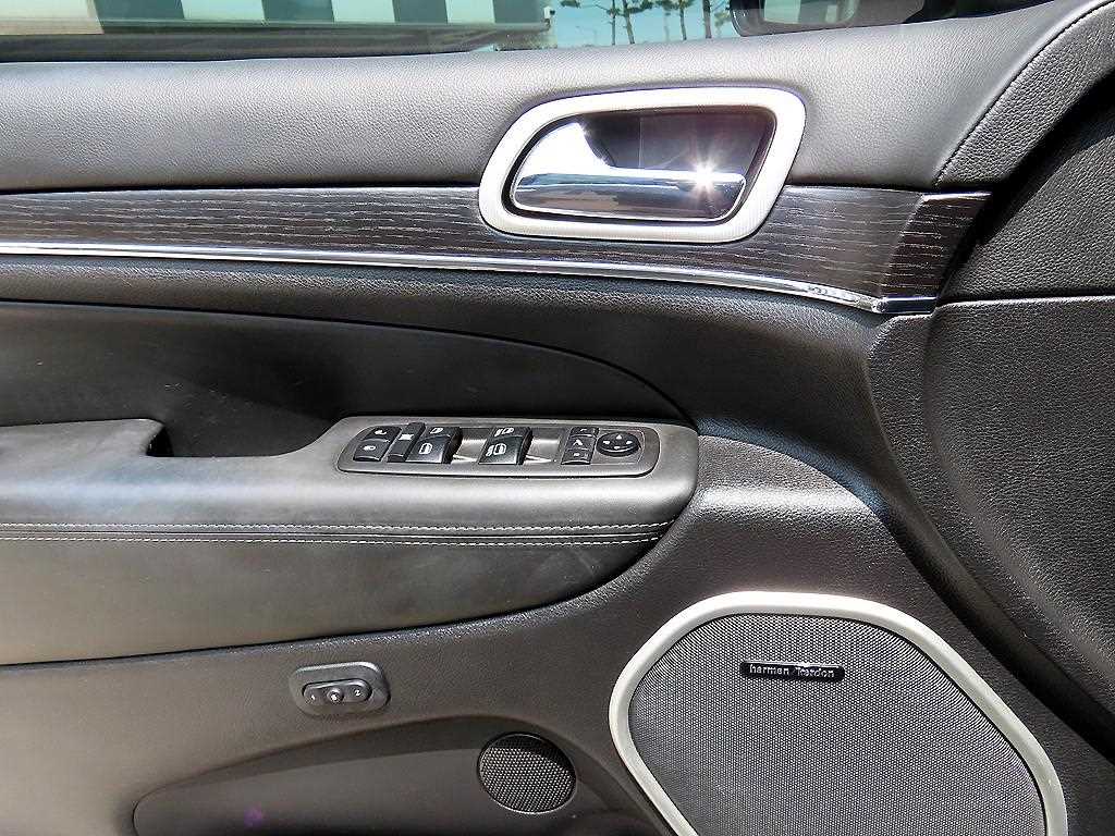 Jeep Cherokee - Vista 11