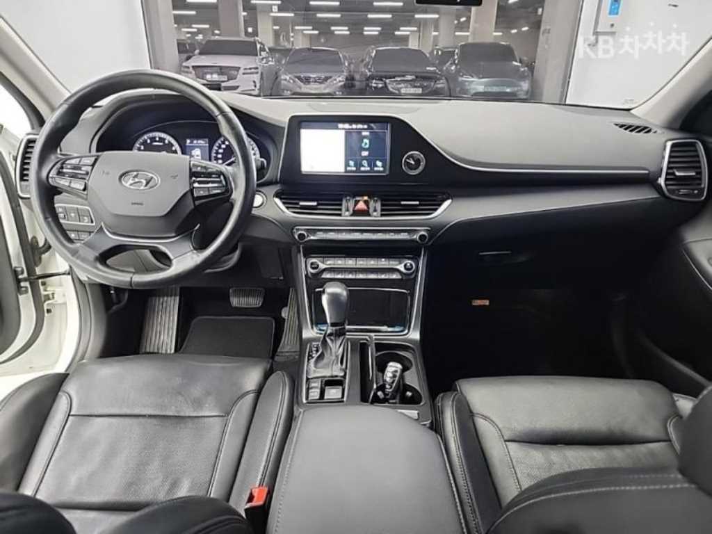 HYUNDAI Grandeur - Vista 7