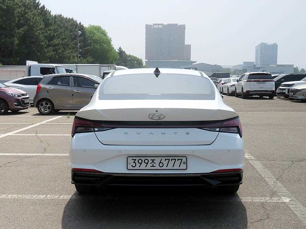 HYUNDAI Avante - Vista 3