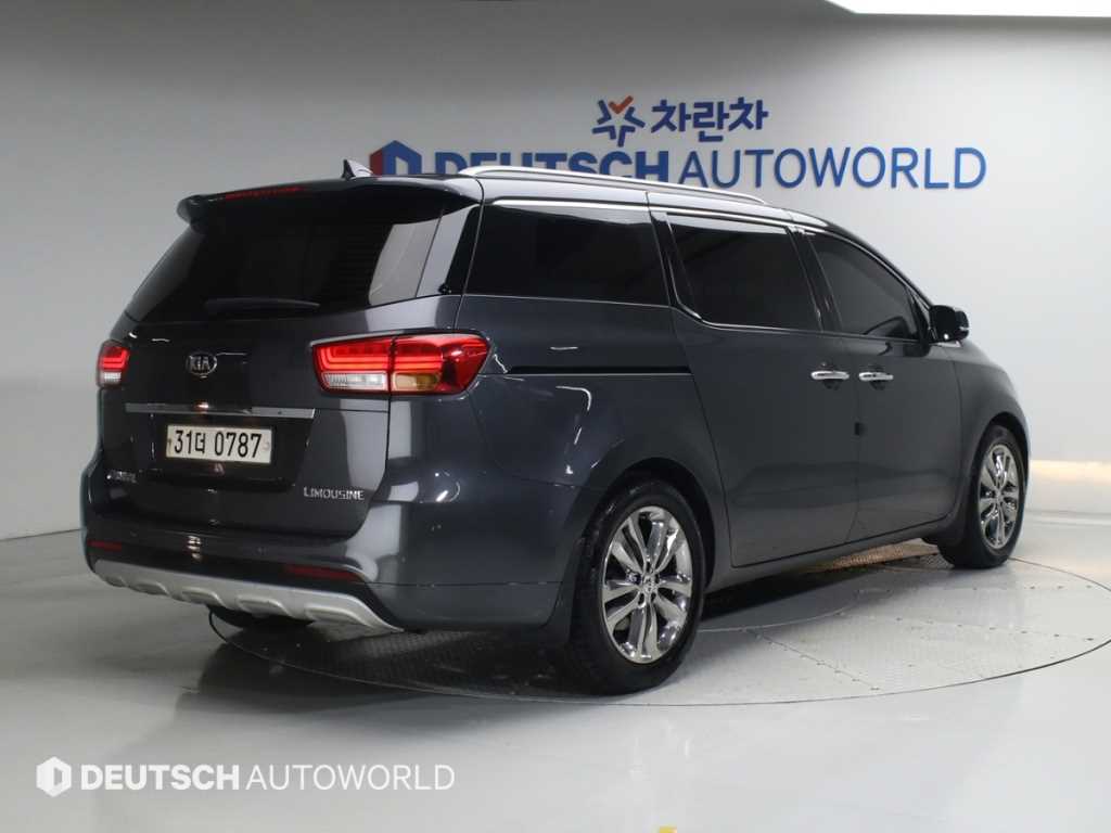 KIA Carnival - Vista 3