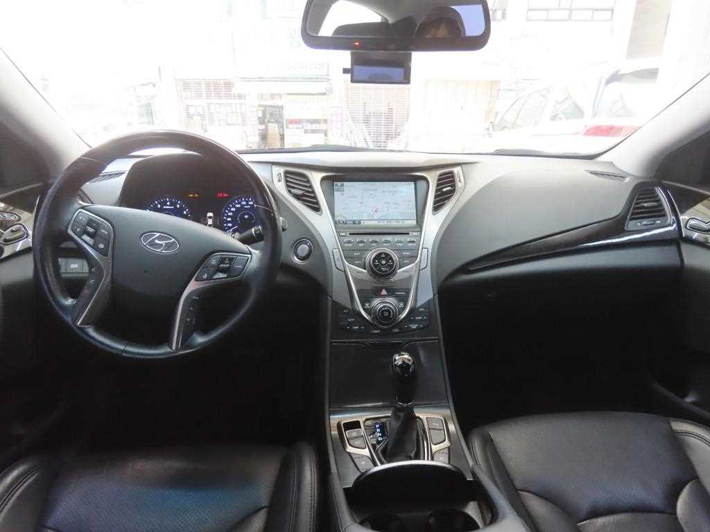 HYUNDAI Grandeur - Vista 7
