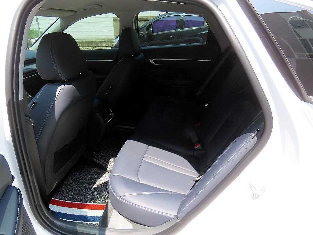 HYUNDAI Sonata - Vista 6
