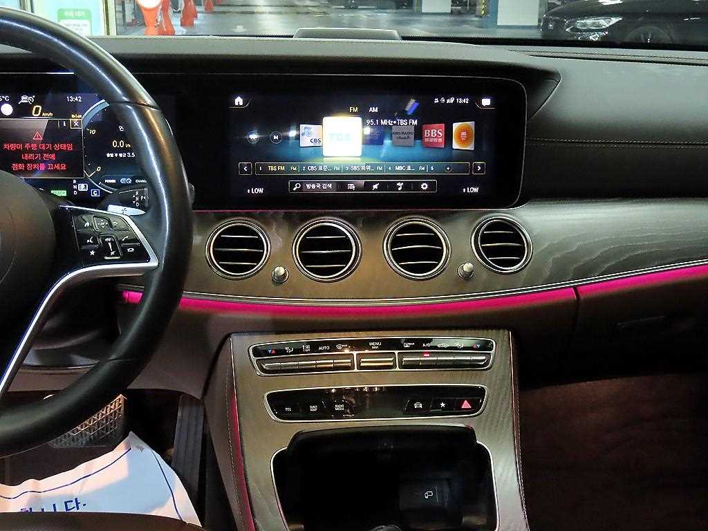 Mercedes Benz E class - Vista 11