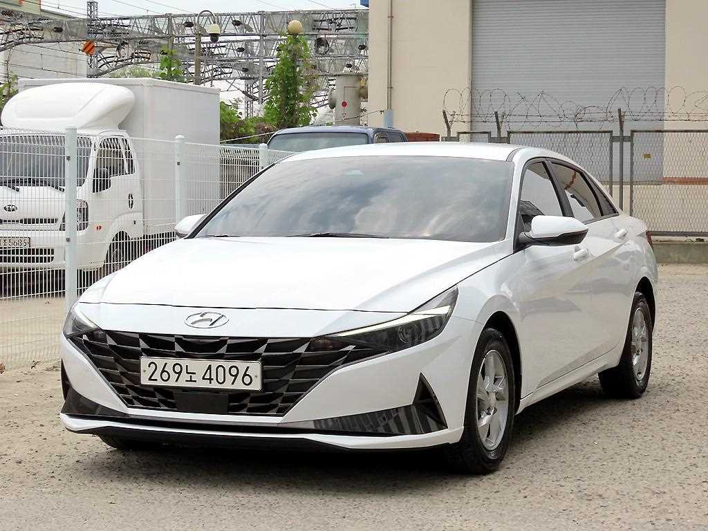 HYUNDAI Avante - Vista 2