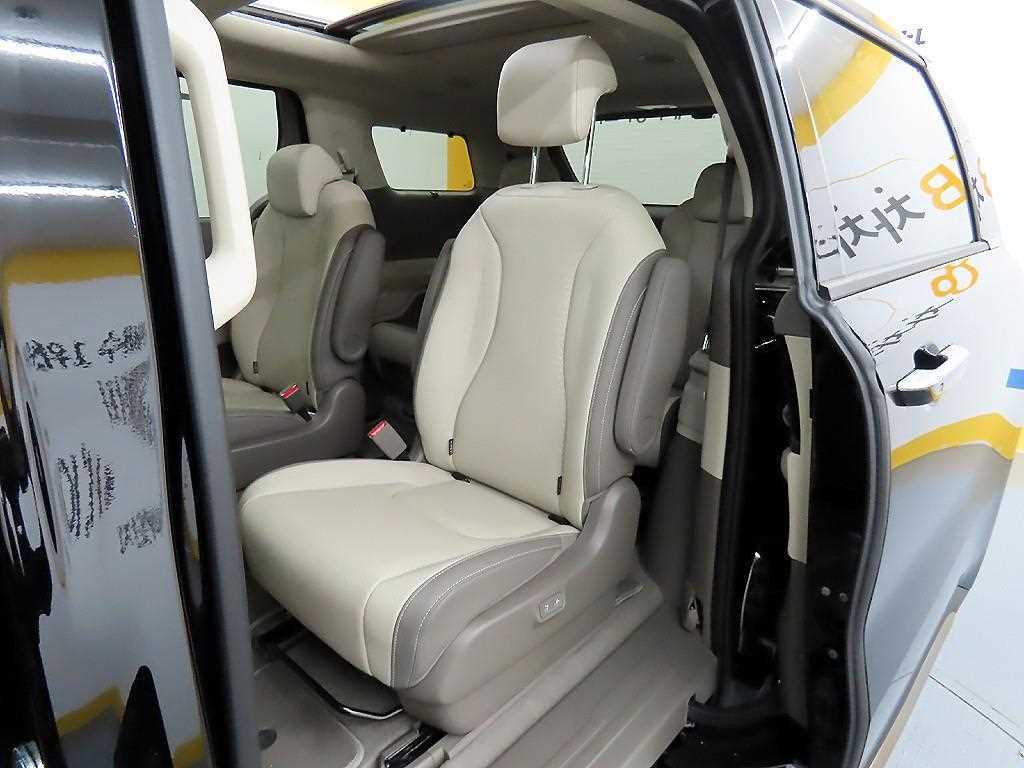 KIA Carnival - Vista 6