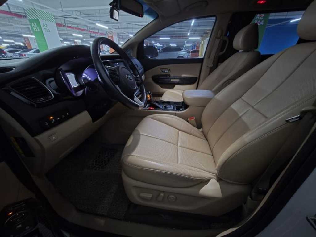 KIA Carnival - Vista 6