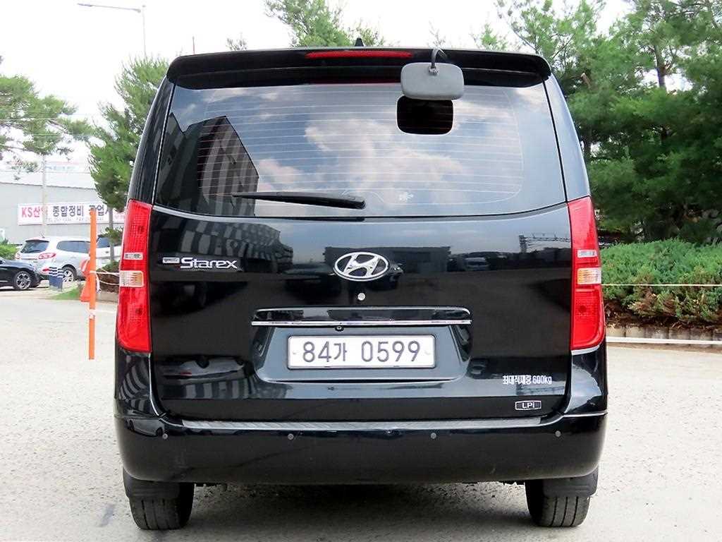 HYUNDAI Starex - Vista 4