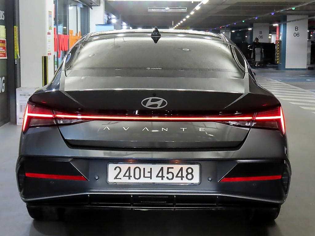 HYUNDAI Avante - Vista 5