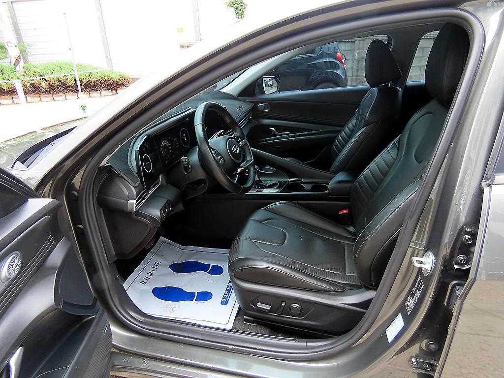 HYUNDAI Avante - Vista 5