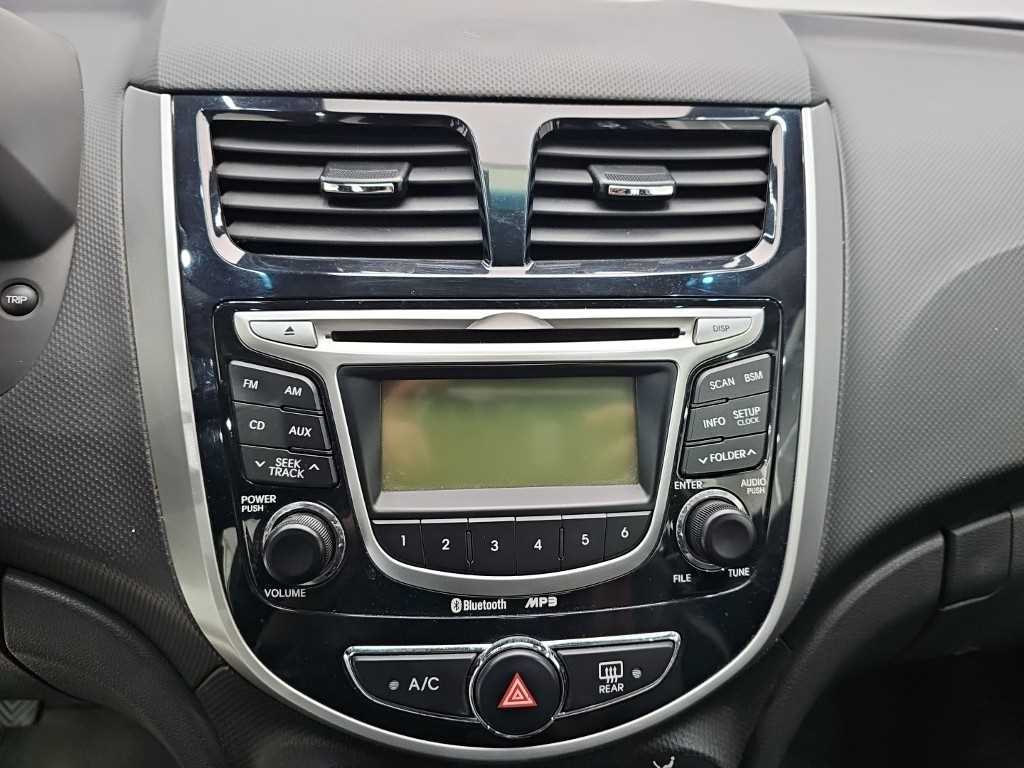 HYUNDAI Accent - Vista 10