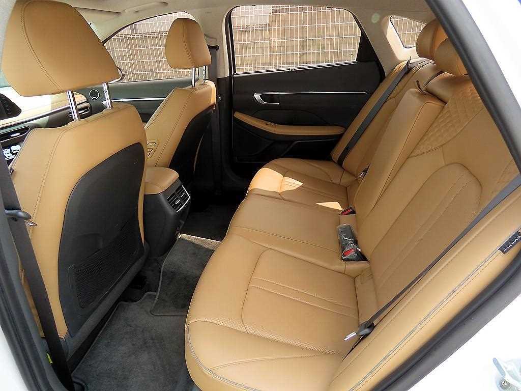 HYUNDAI Sonata - Vista 6