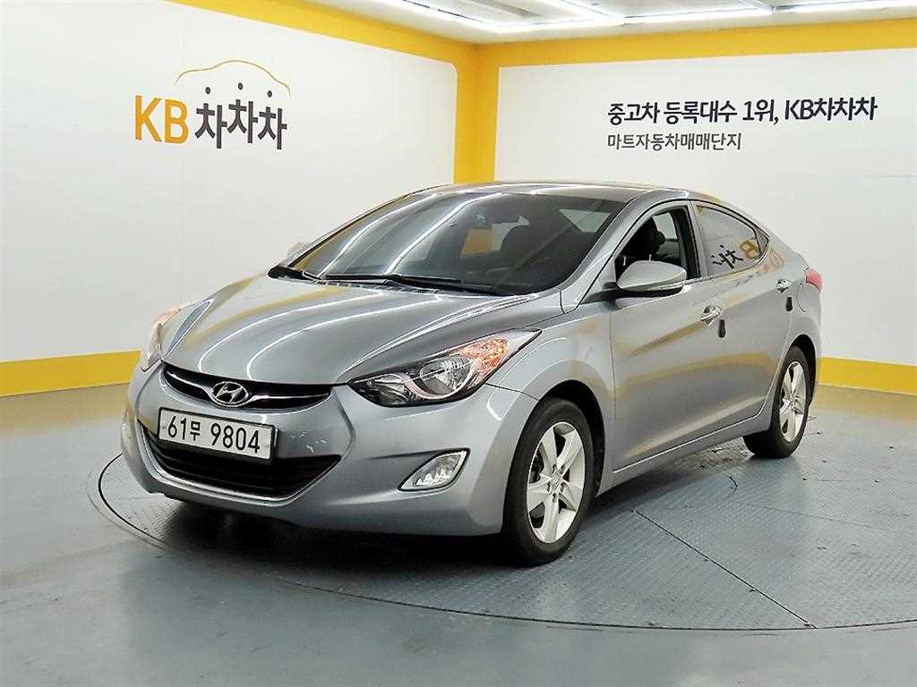 HYUNDAI Avante - Vista 2