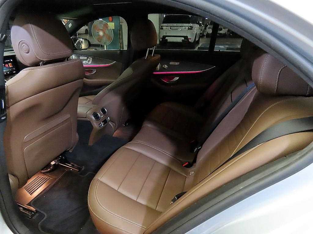 Mercedes Benz E class - Vista 7