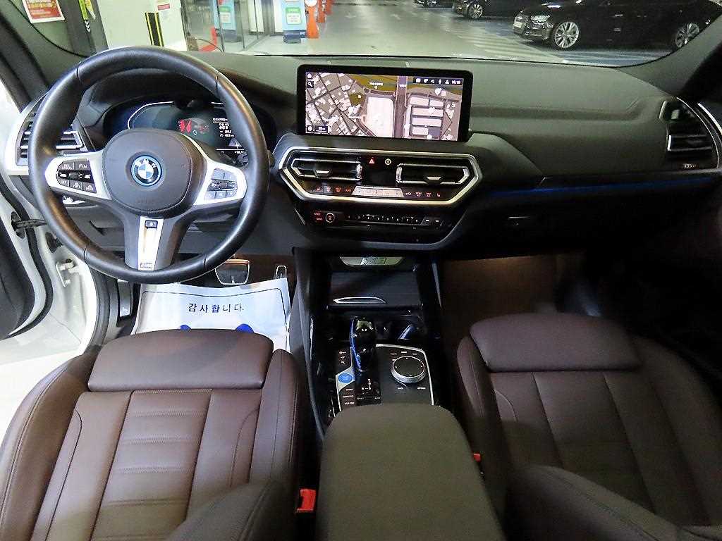 BMW iX3 - Vista 10