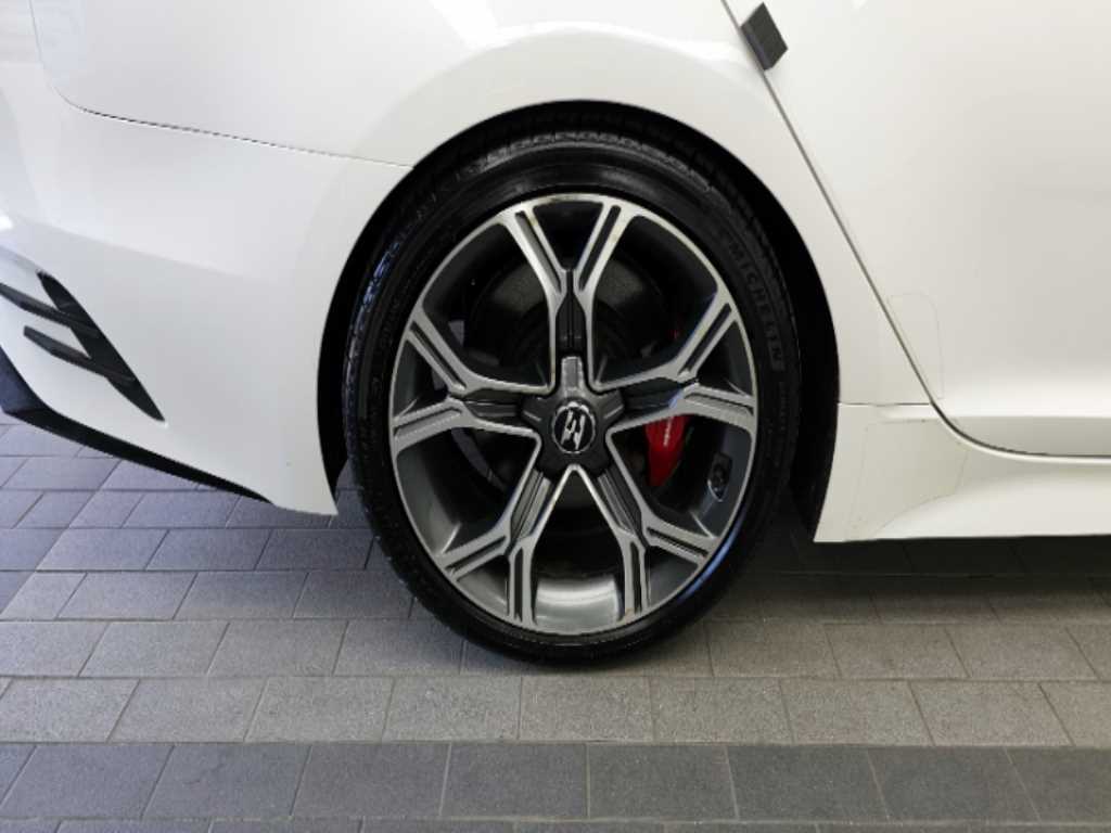 KIA Stinger - Vista 5