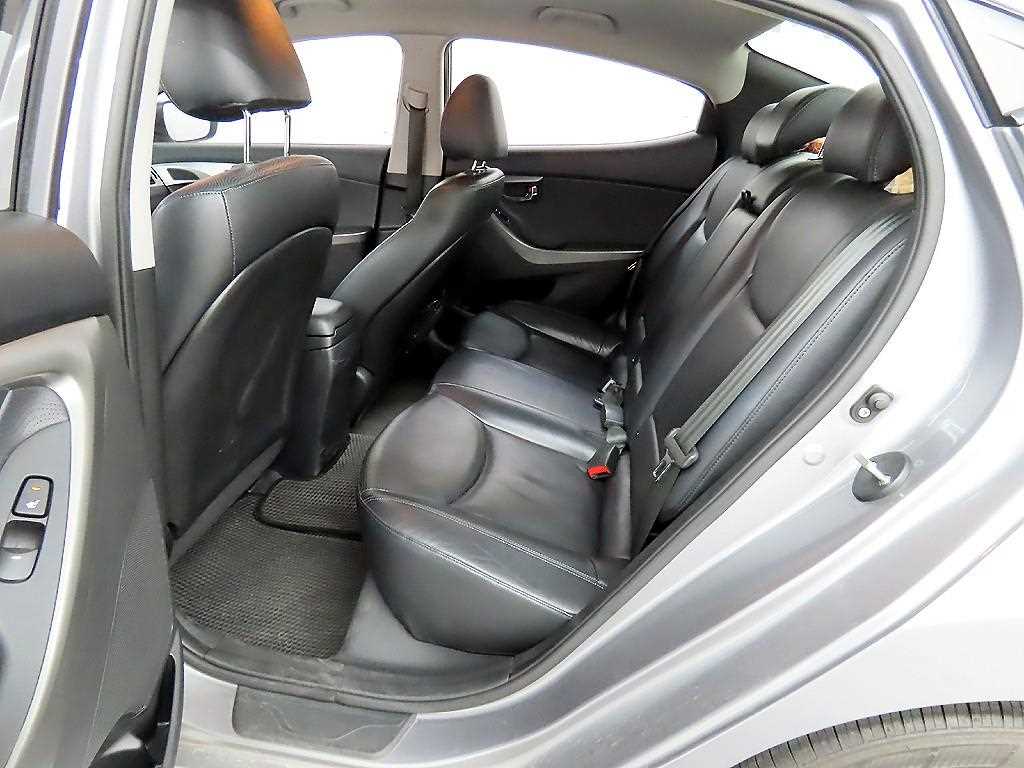 HYUNDAI Avante - Vista 6