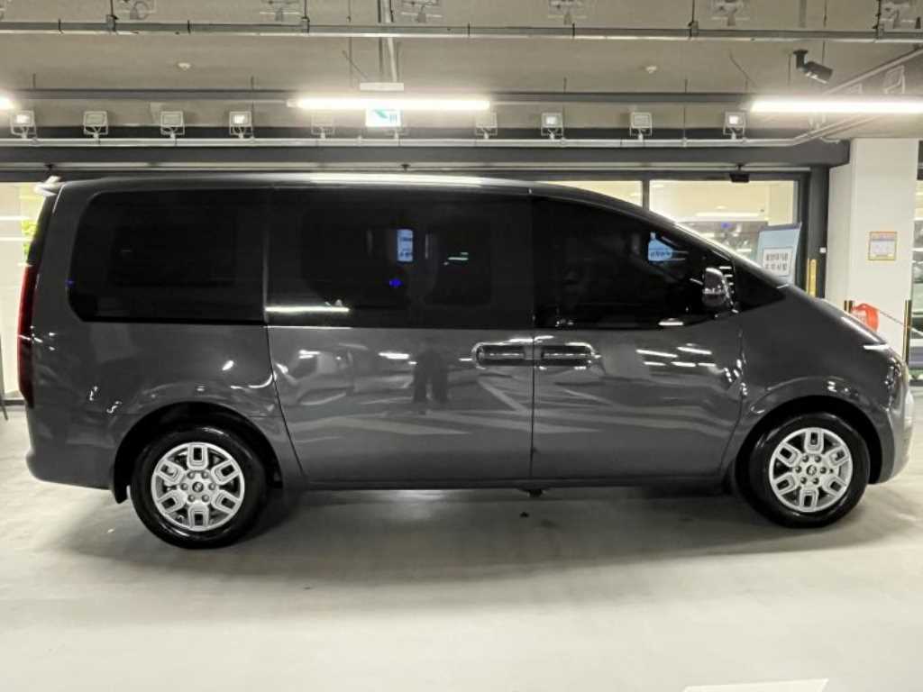 HYUNDAI Staria - Vista 3