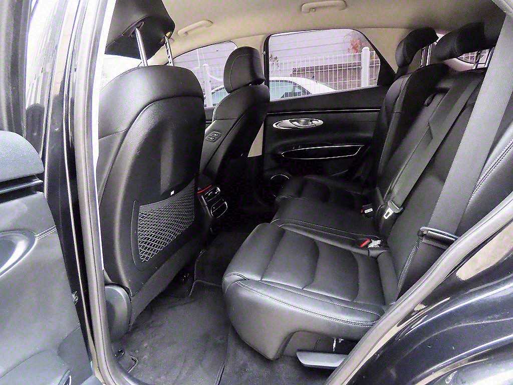 Genesis GV70 - Vista 6