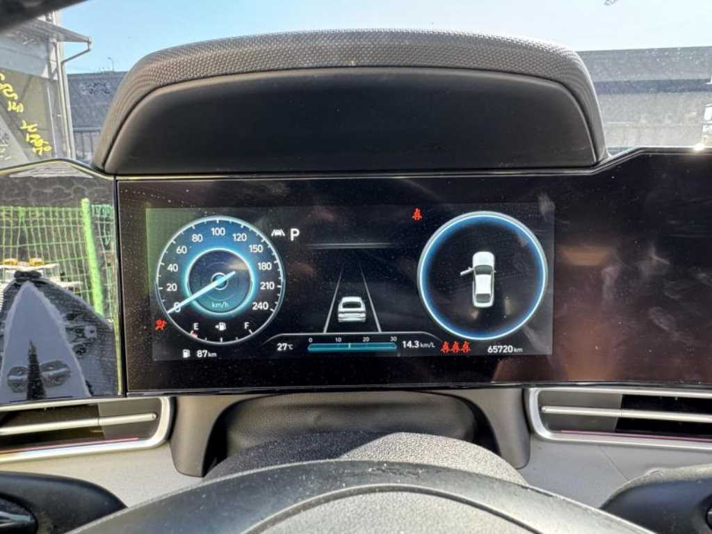 HYUNDAI Avante - Vista 6