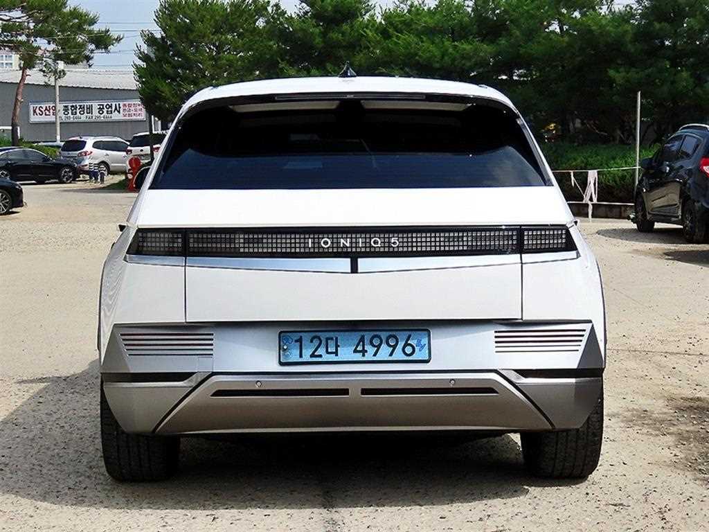 HYUNDAI Ioniq 5 - Vista 4