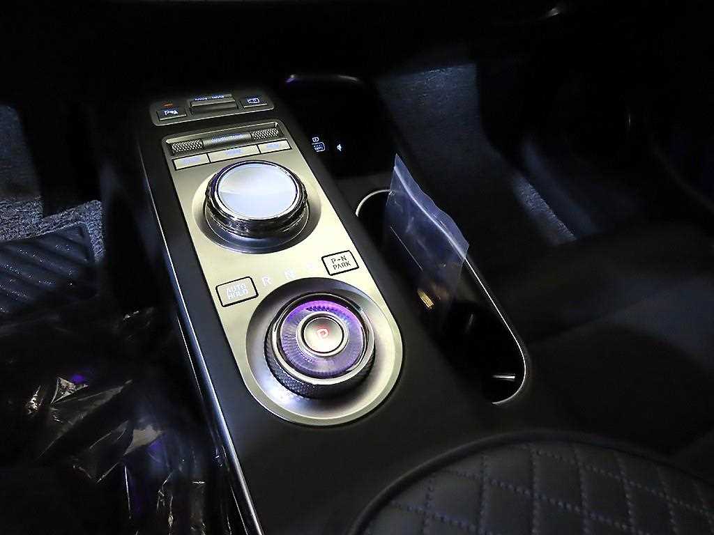 Genesis GV70 - Vista 12