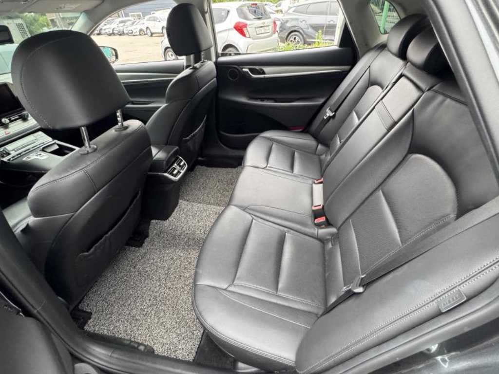 HYUNDAI Grandeur - Vista 12