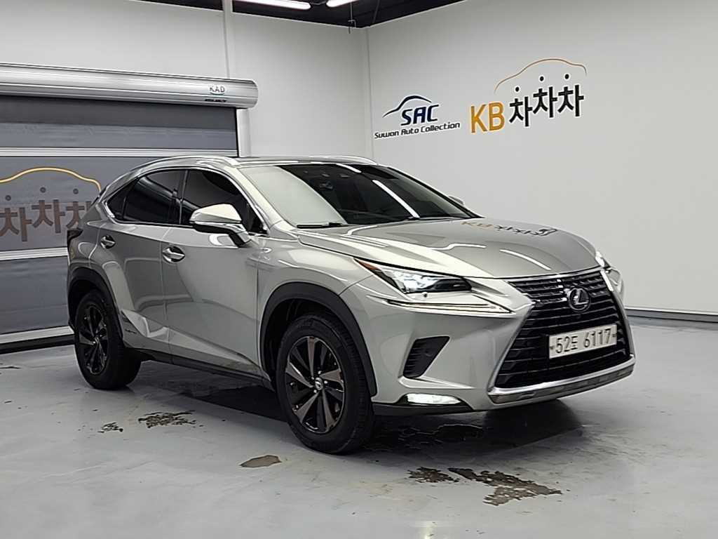 Lexus NX - Vista 4