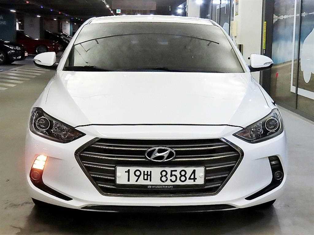 HYUNDAI Avante - Vista 2