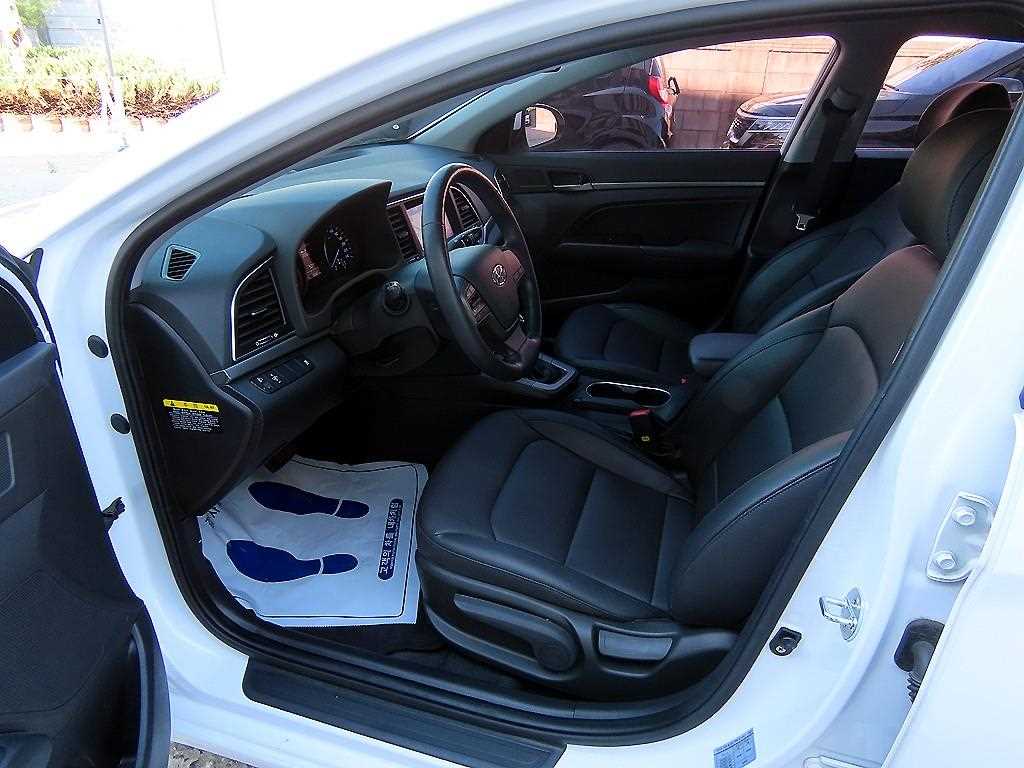 HYUNDAI Avante - Vista 5