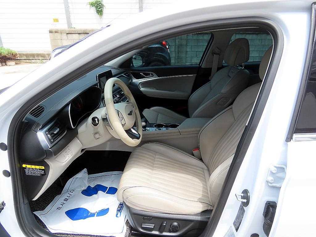 Genesis G70 - Vista 5