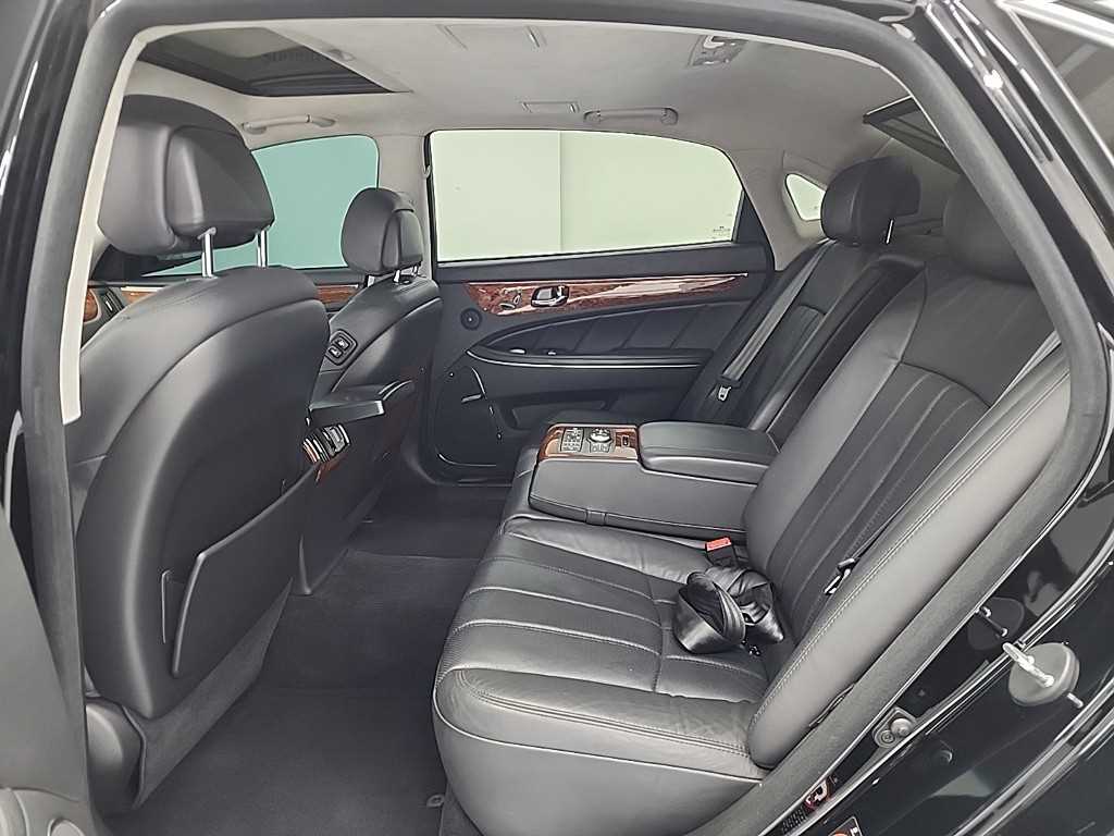 HYUNDAI Equus - Vista 12