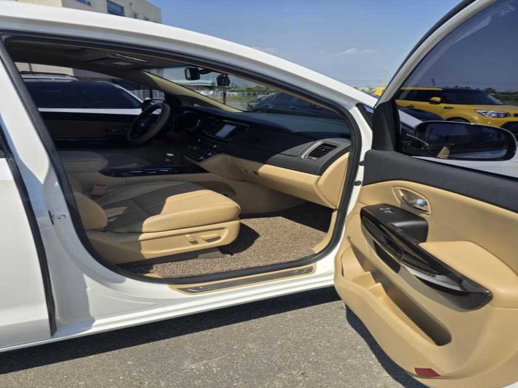 KIA Carnival - Vista 11