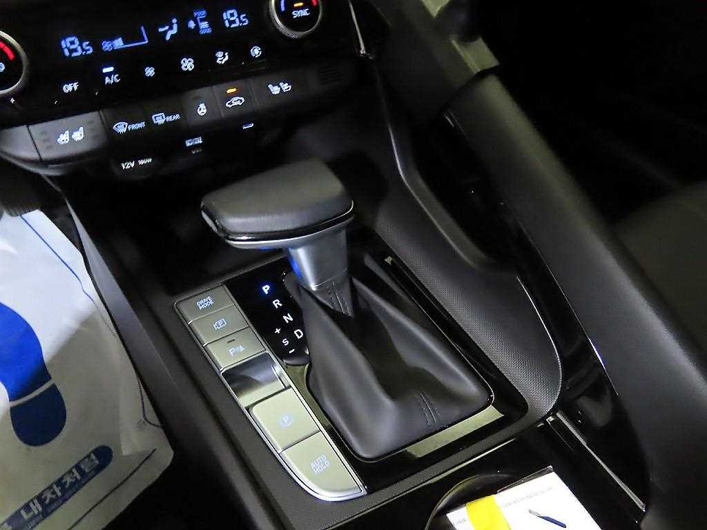 HYUNDAI Avante - Vista 12