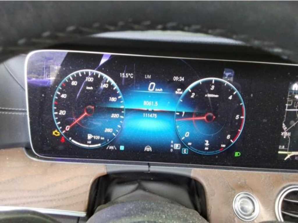 Mercedes Benz E class - Vista 5