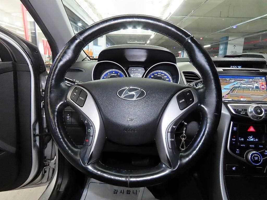 HYUNDAI Avante - Vista 8