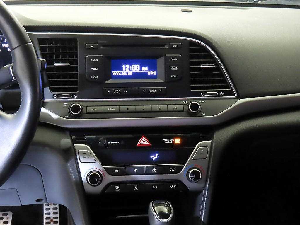 HYUNDAI Avante - Vista 11